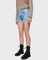 Women's ESSNTL Short in Diffusion.